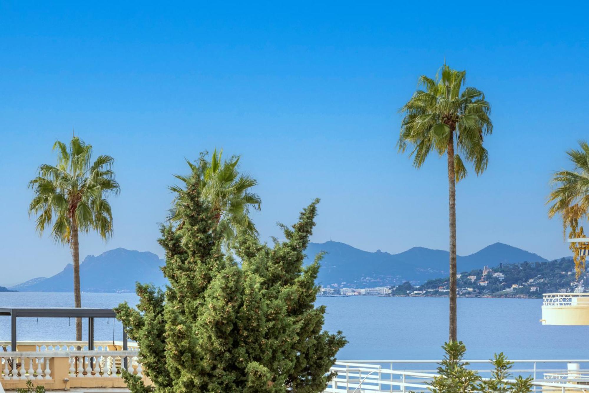 Les Tropiques Bord De Juan Les Pins Apartment